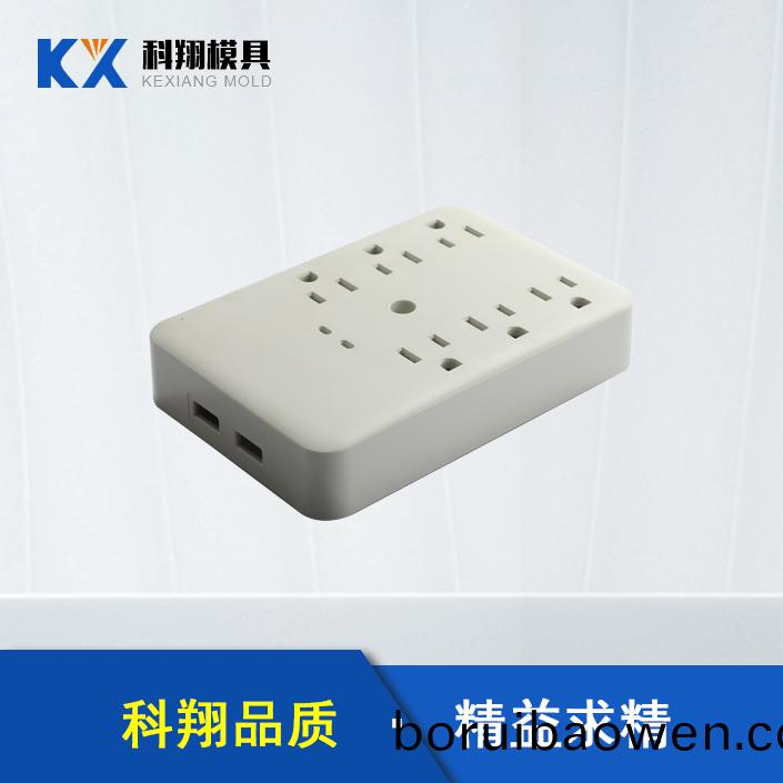 挿線闆塑膠糢(mo)具(ju)開(kāi)(kai)糢